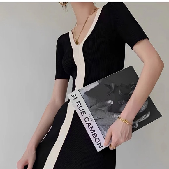 Commense NWT Two Tone V-Neck Knit Slit Midi Dress Black and Cream Dress size XS - Picture 2 of 7